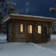Kelosta rakennettu pihasauna - Huli-Sauna - lumisessa talvimaisemassa.